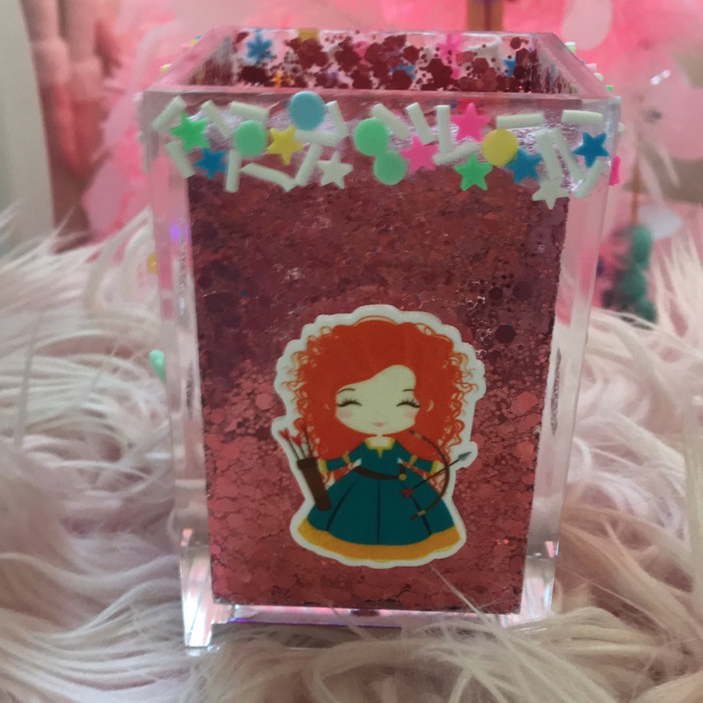 Kawaii makeup brush holder